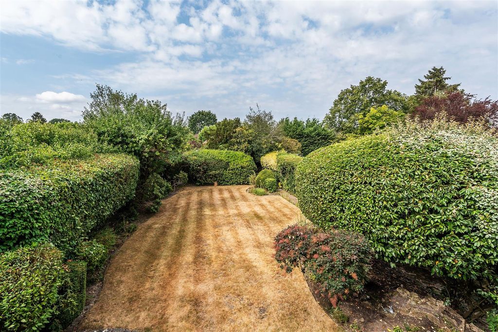 Property photo 2 of 26 12-Oakfield-Road-14.Jpg
