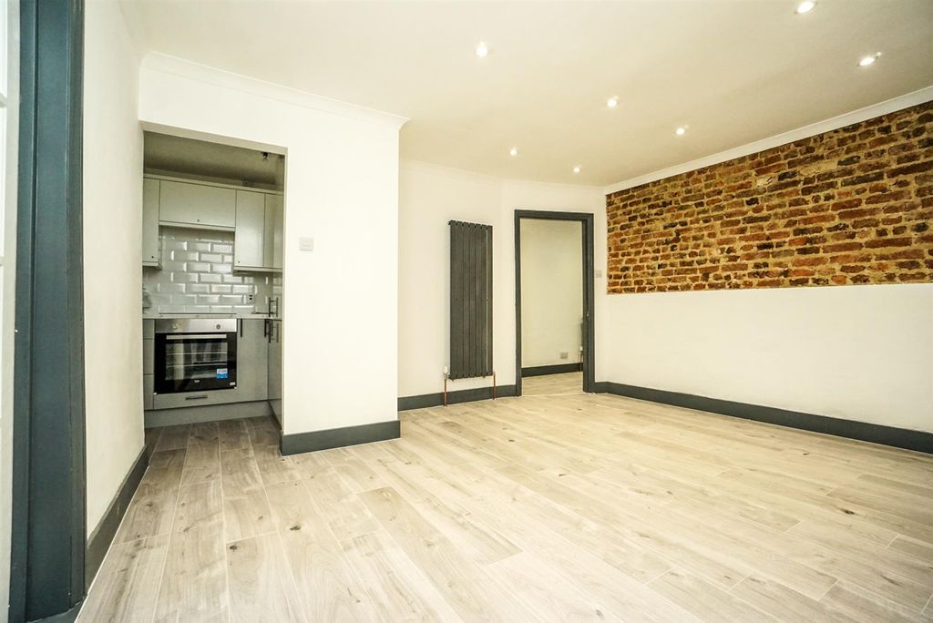 Property photo 1 of 21 22A Bohemia Road (46).Jpg