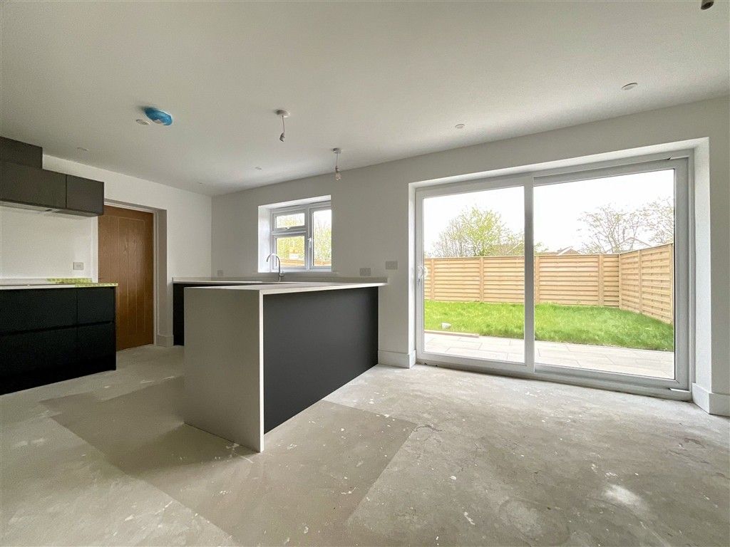 Property photo 3 of 12 Kitchen