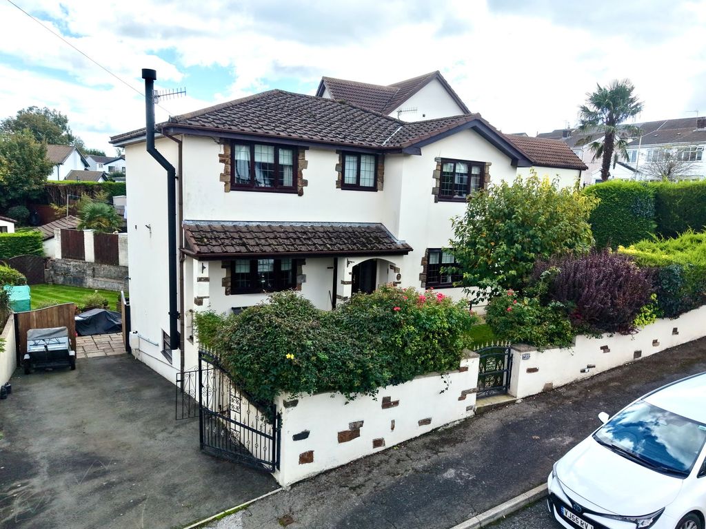 Property photo 1 of 58