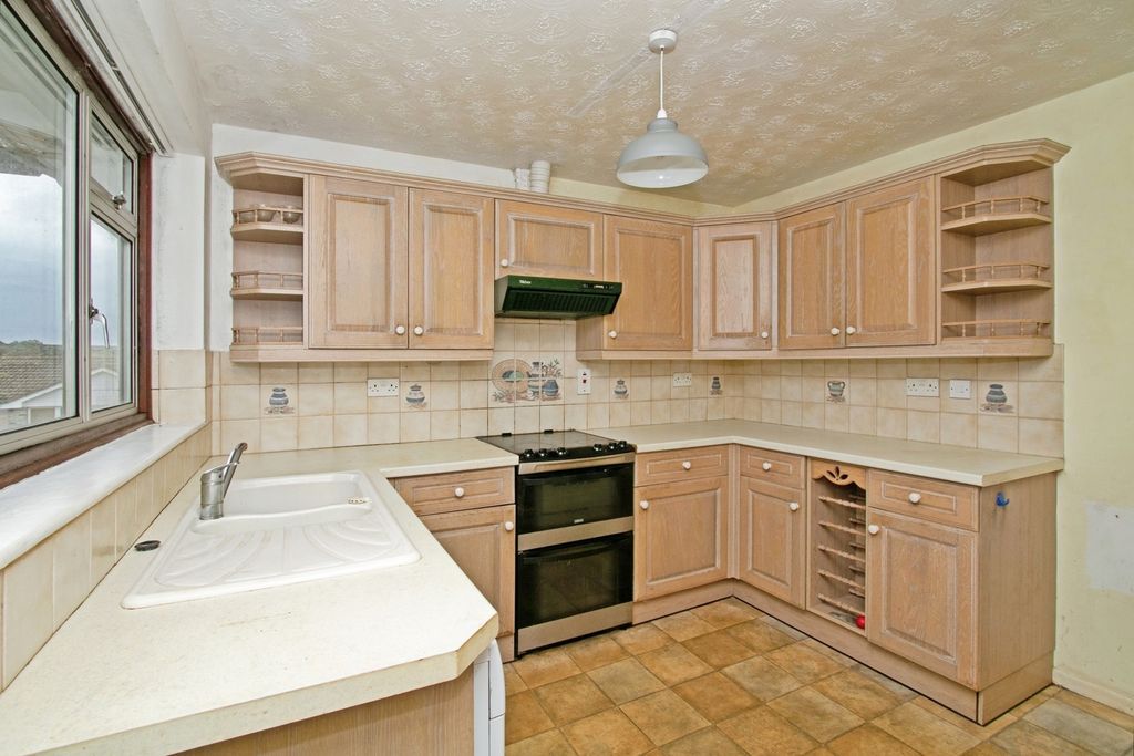 Property photo 2 of 16 Kitchen
