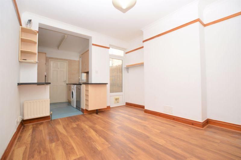 Property photo 3 of 8 Gallery