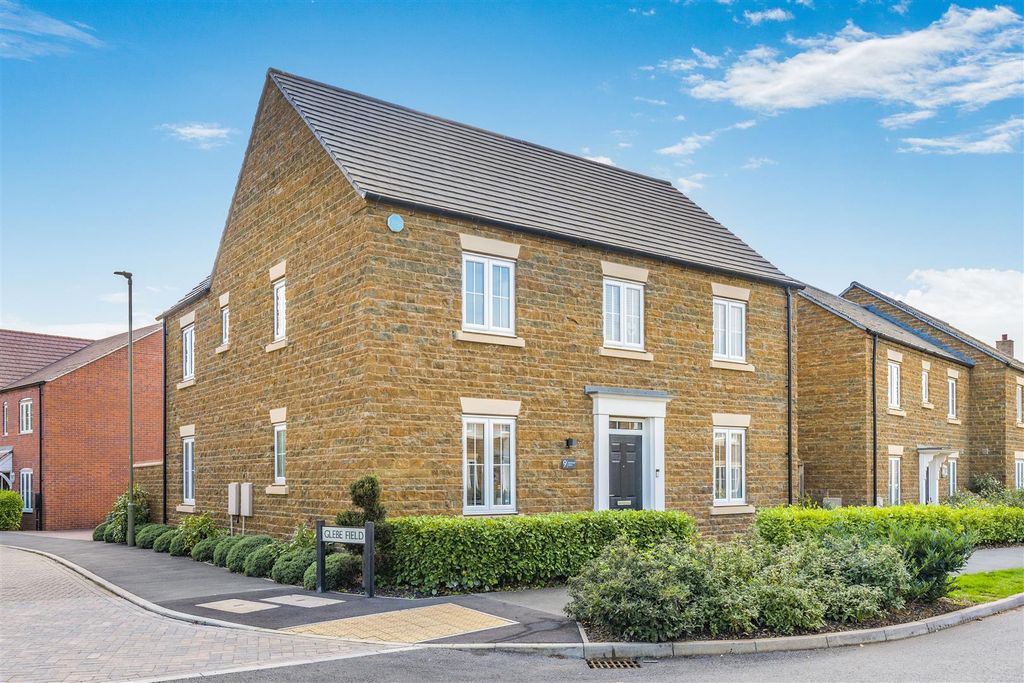 Property photo 1 of 17 9 Blackwell Drive, Bodicote-2.Jpg