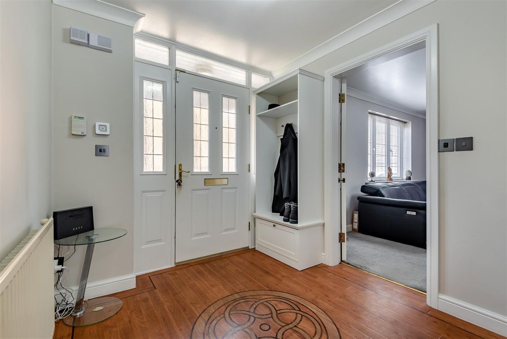 Property photo 3 of 27 8652251-Interior39.Jpg