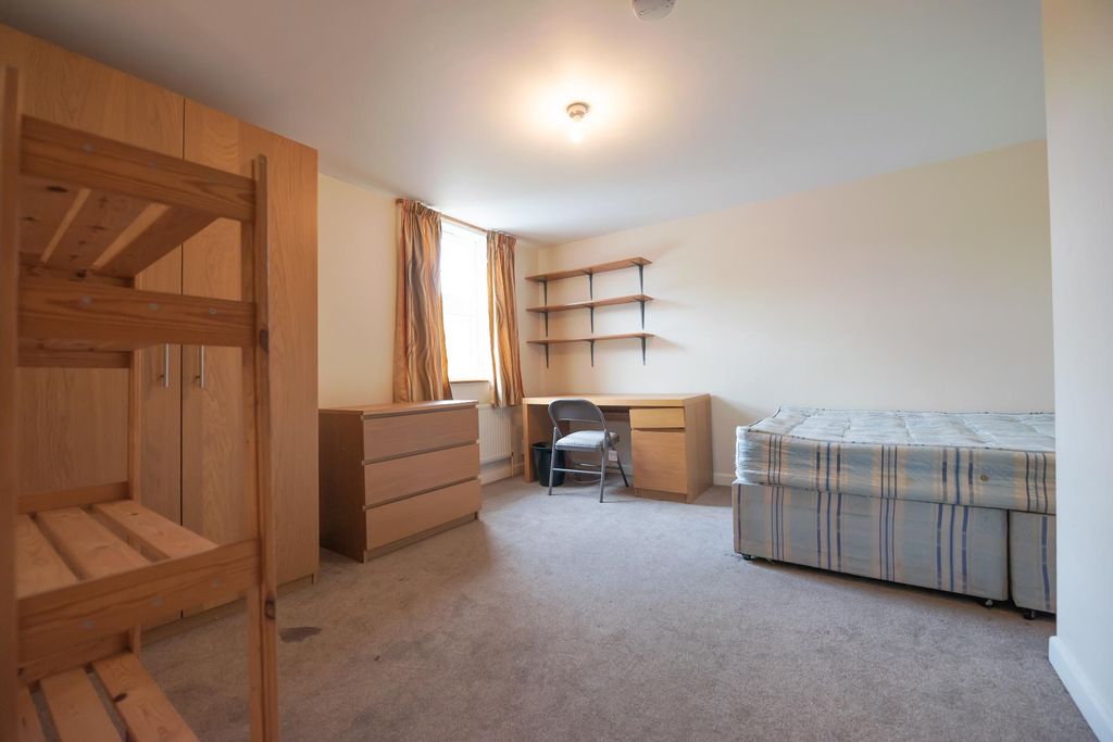 Property photo 3 of 12 Photo 2