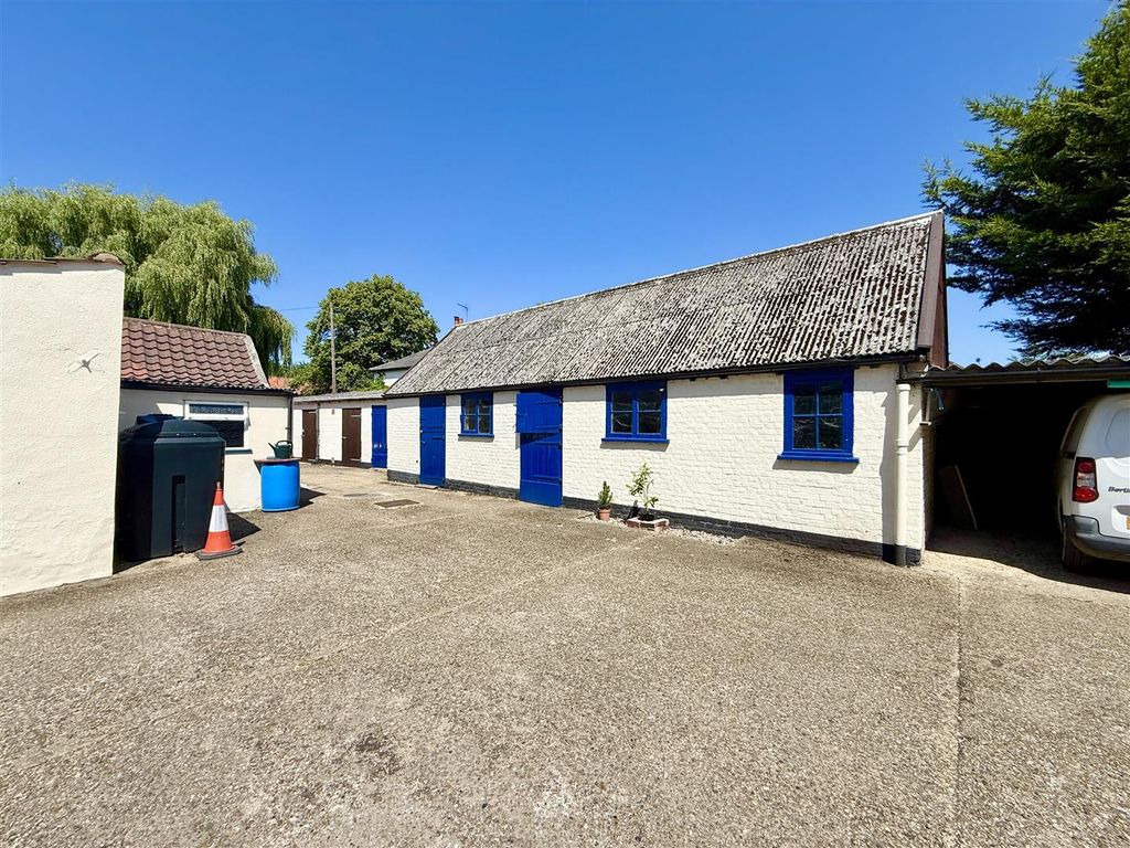 Property photo 3 of 26 Stables