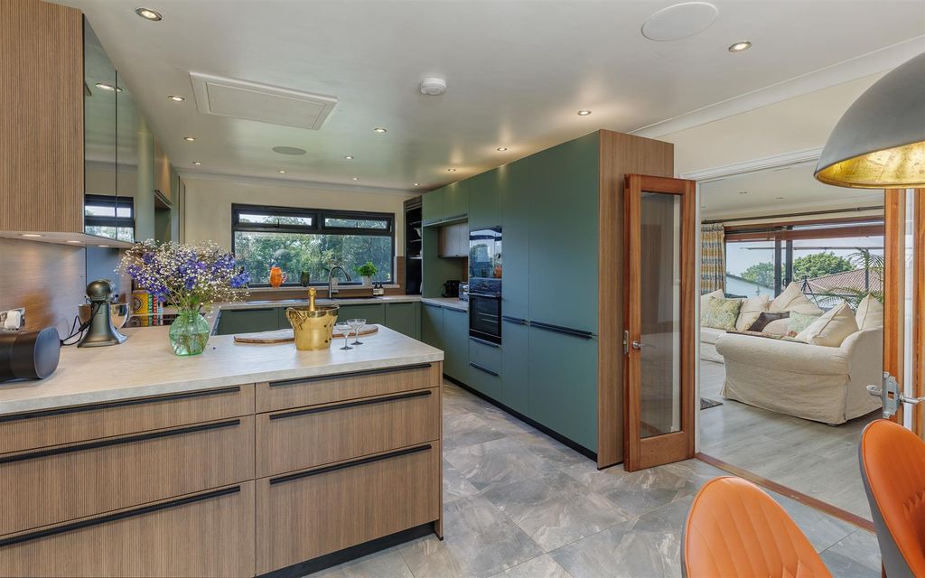 Property photo 3 of 32 Kitchen