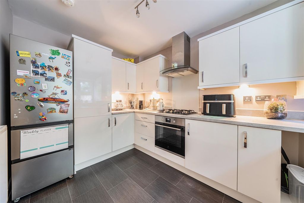 Property photo 2 of 15 Kitchen