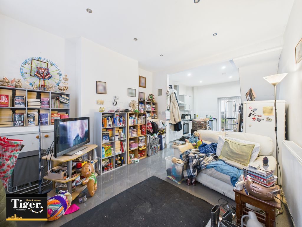 Property photo 2 of 12 Cam03440G0-Pr0474-Still005