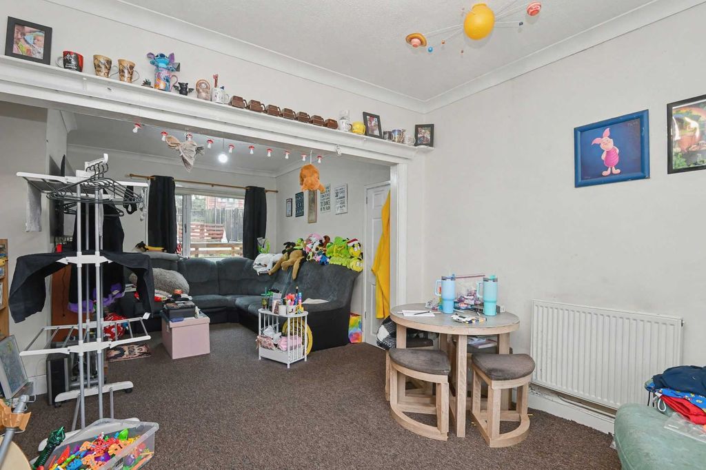 Property photo 2 of 18 87 Sandsfield Lane, Gainsborough, Dn21 1Bq