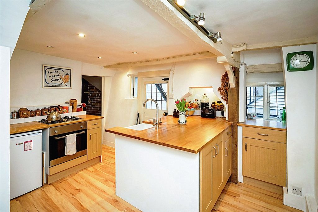 Property photo 3 of 17 Kitchen