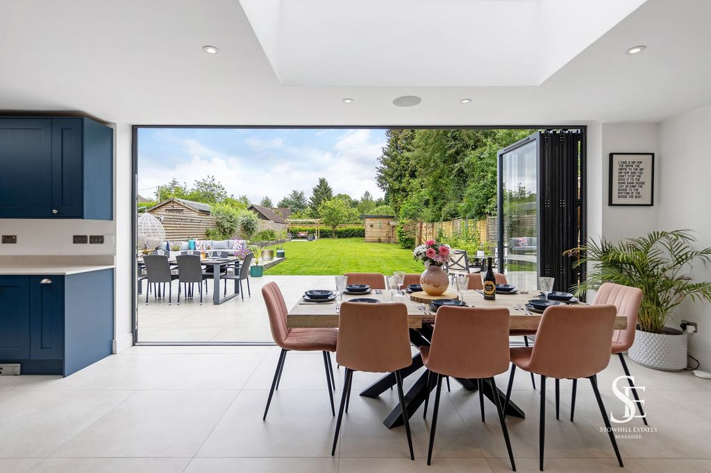 Property photo 2 of 31 Open-Plan Dining