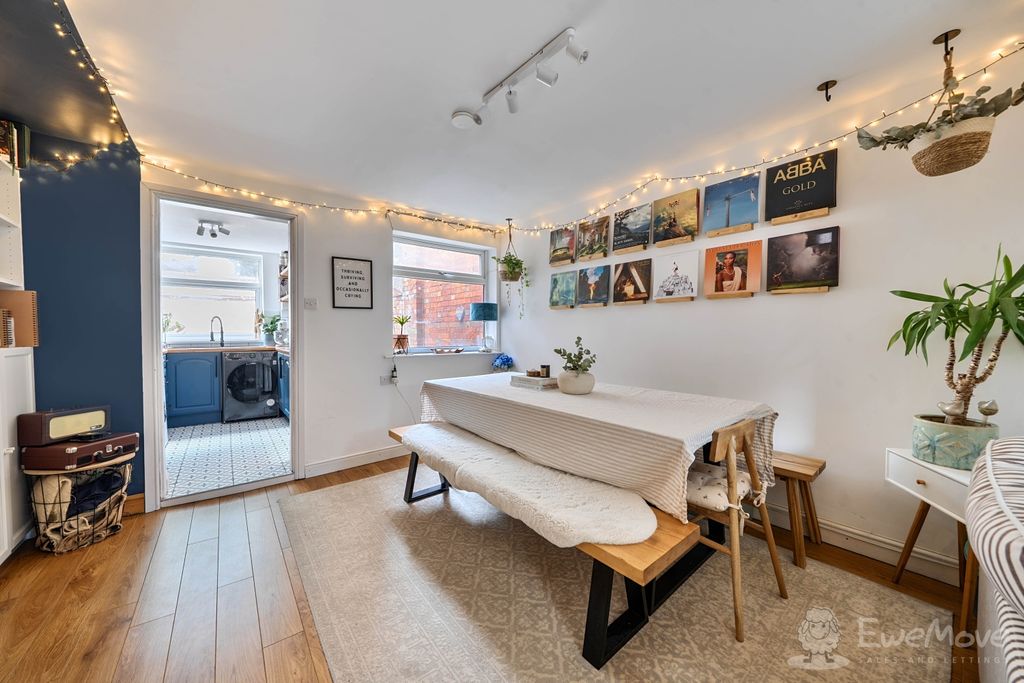 Property photo 2 of 17 Chapel Street_Living Diner_2_Wm