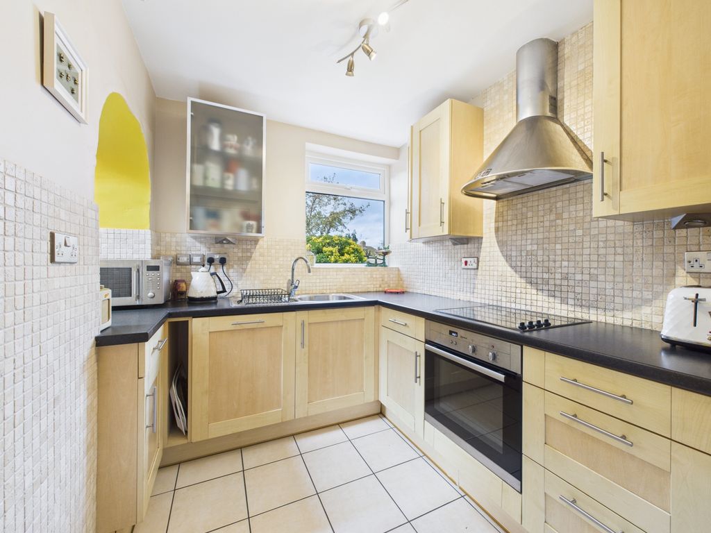 Property photo 2 of 17 Kitchen