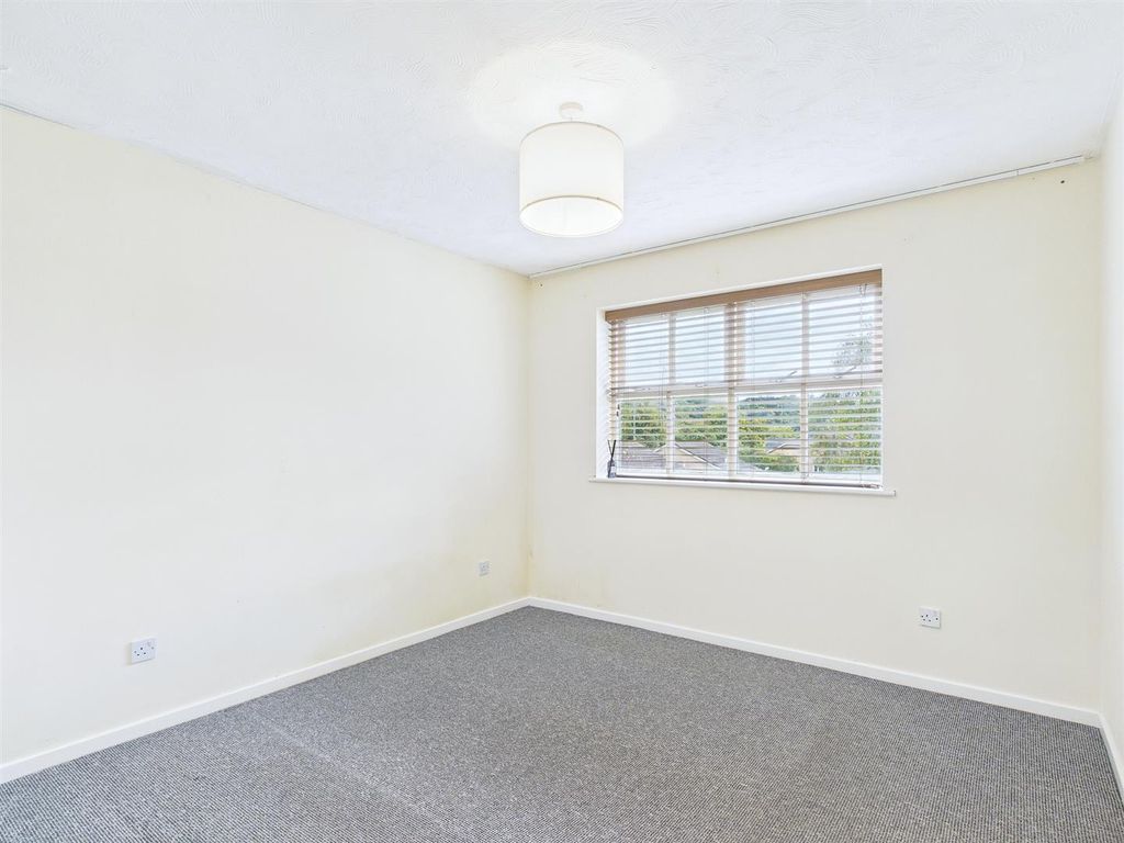 Property photo 3 of 9 4 - Two Bedroom Flat.Jpg