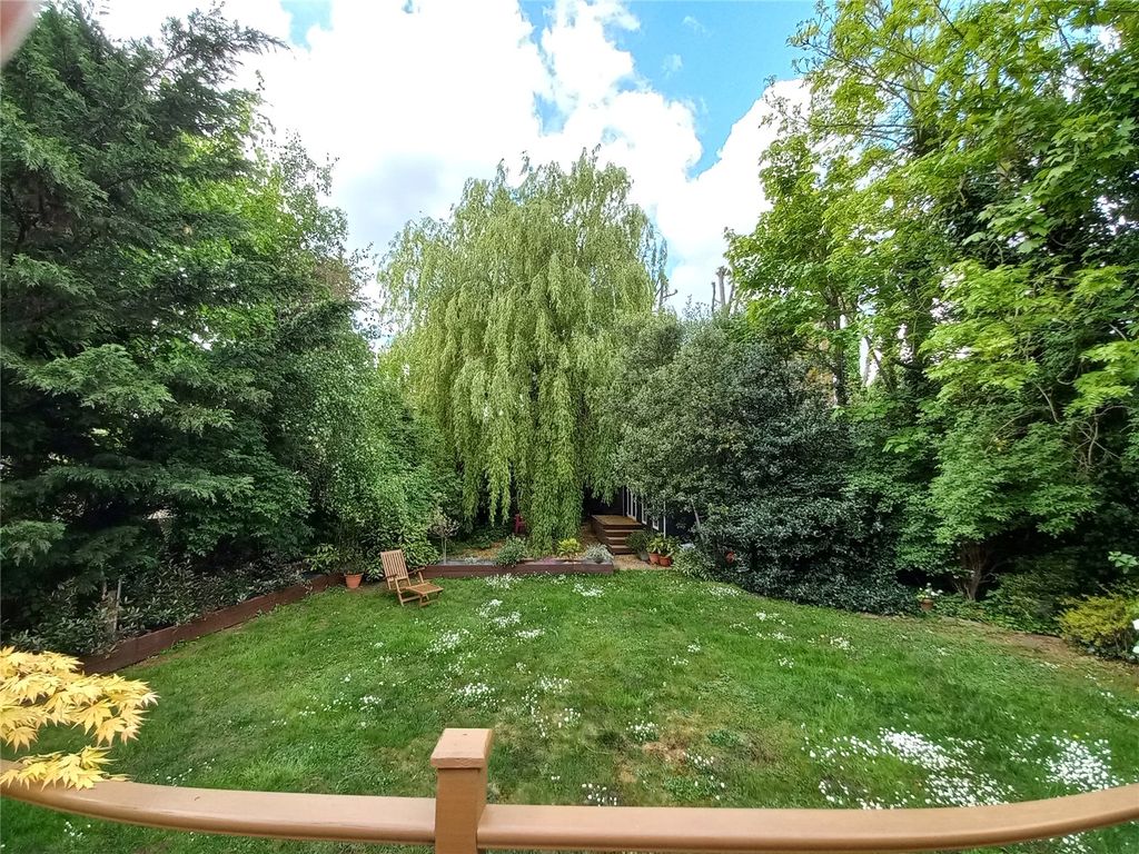 Property photo 2 of 20 Picture No. 23