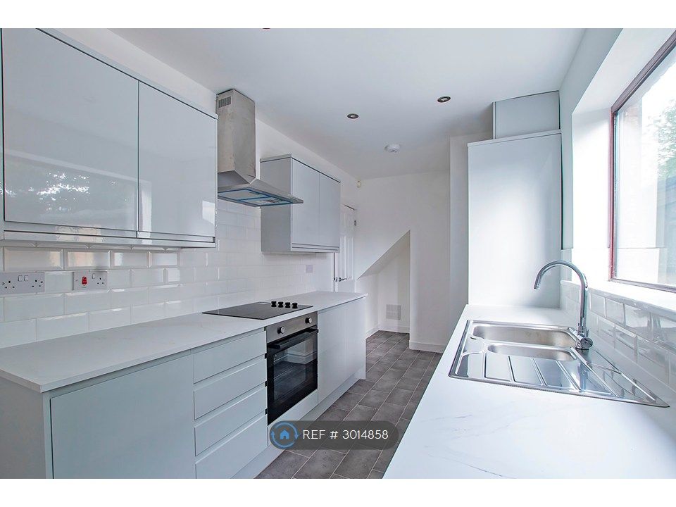 Property photo 1 of 18 Kitchen