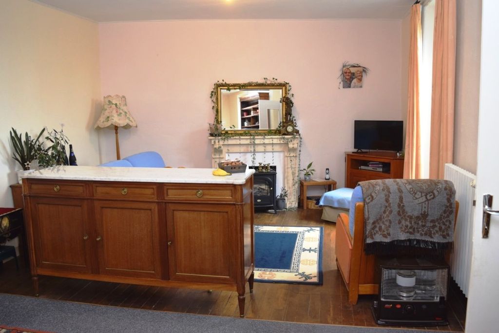 Property photo 3 of 16