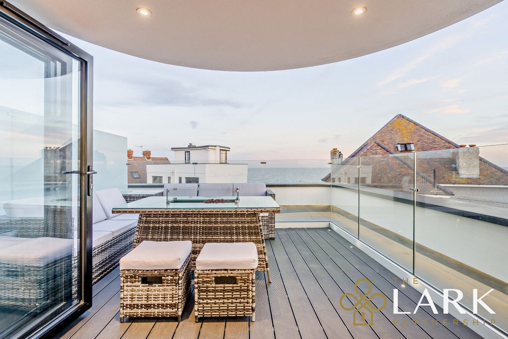 Property photo 2 of 47 8670872-Interiorwm34-800