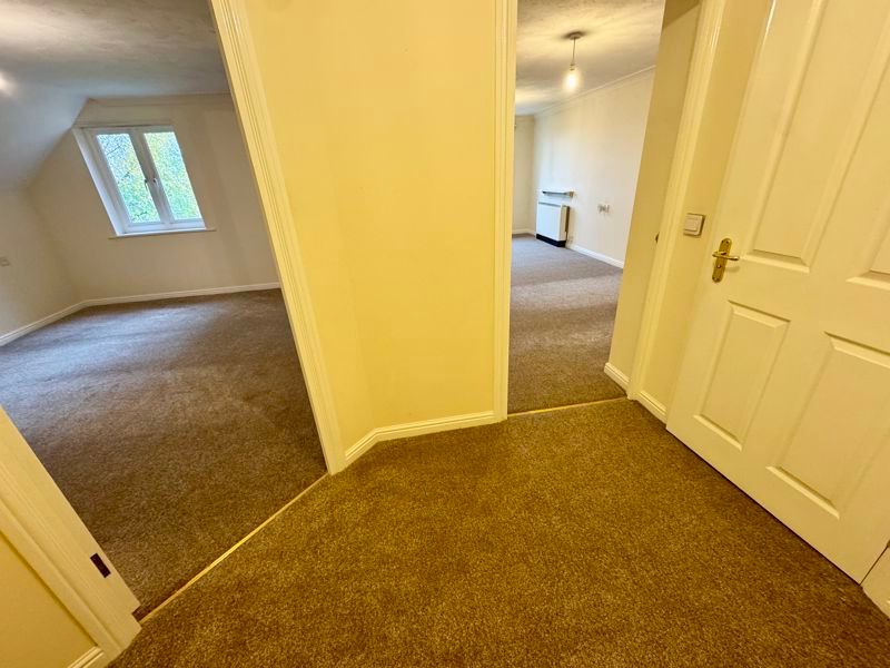 Property photo 2 of 19 Hallway