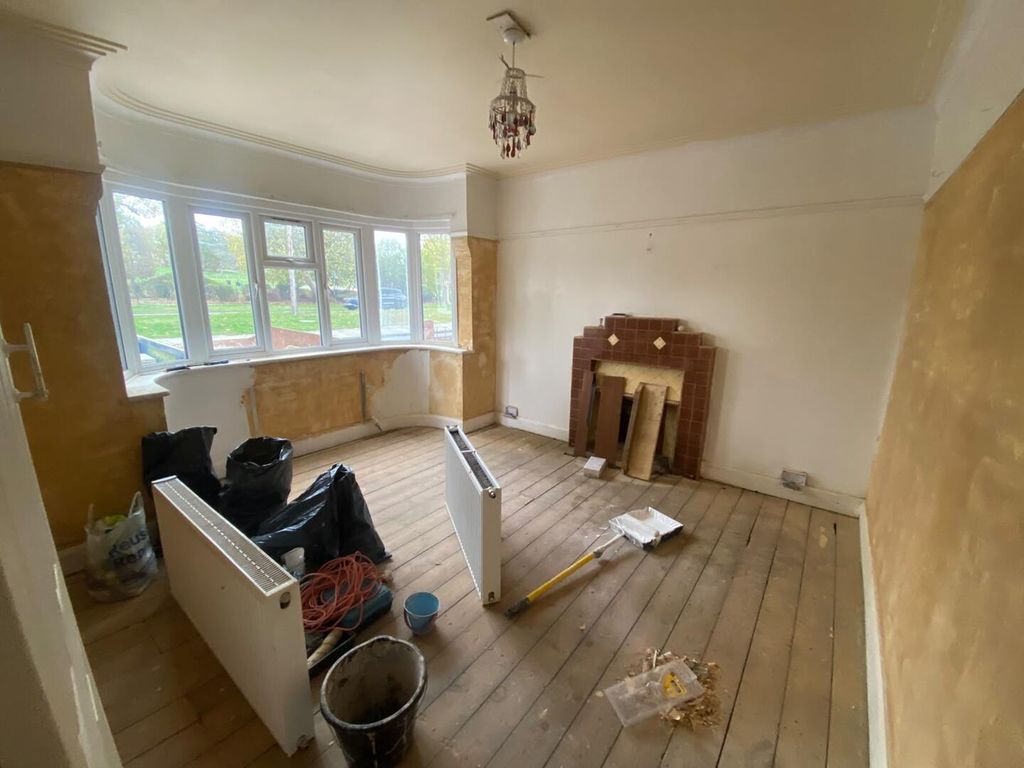 Property photo 3 of 15 Living Room