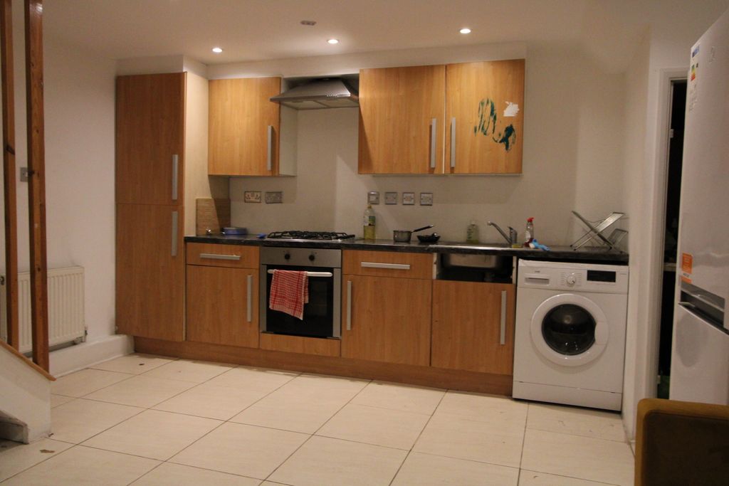 Property photo 2 of 28