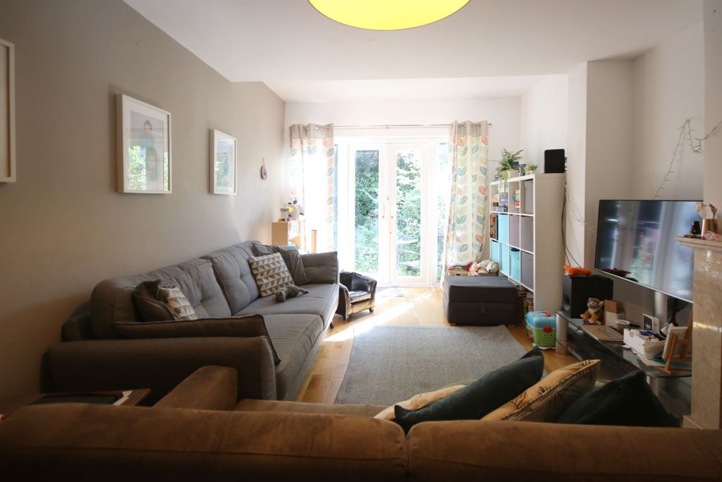 Property photo 3 of 28 Living Room