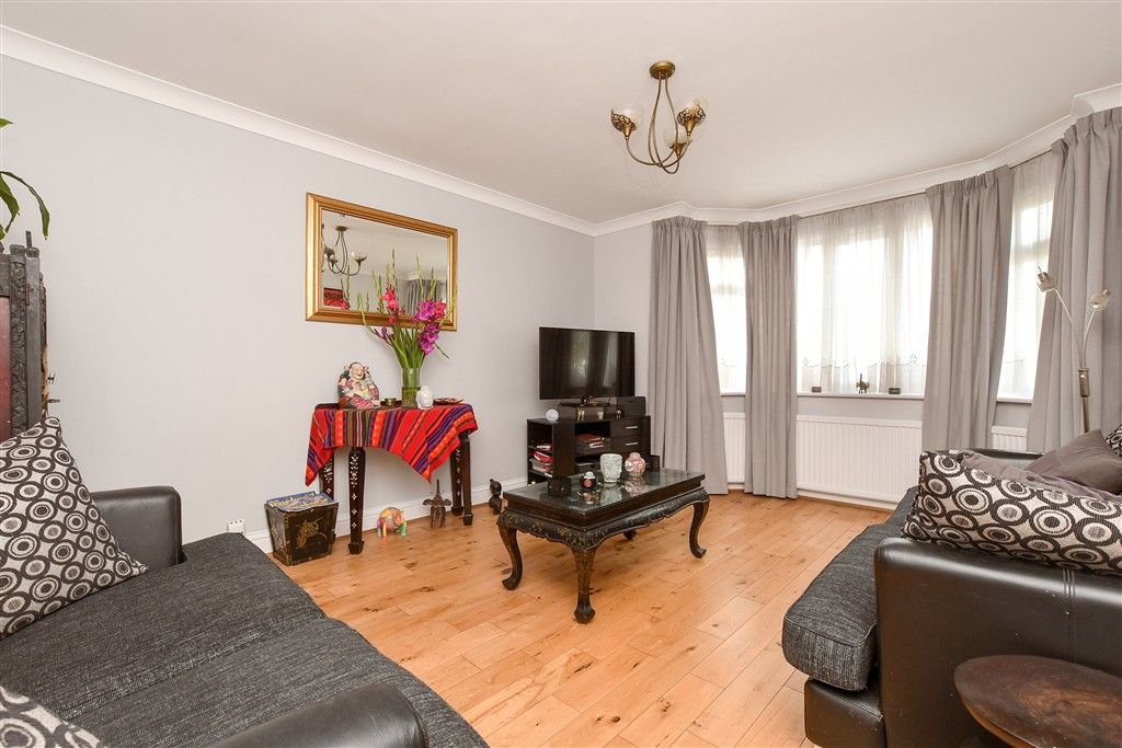 Property photo 3 of 18 Sitting Room