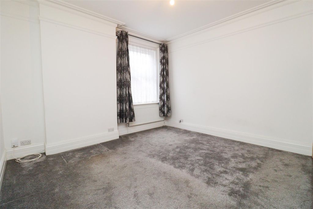 Additional image 20 of 7 bed detached house for saleSalisbury Road, Farnborough GU14