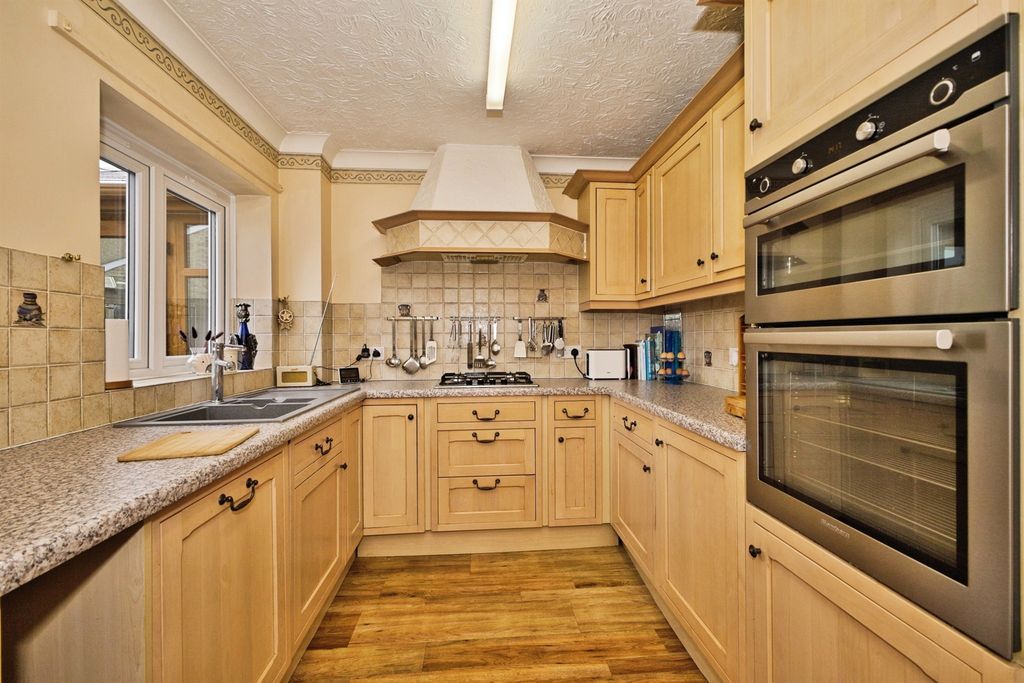 Property photo 3 of 22