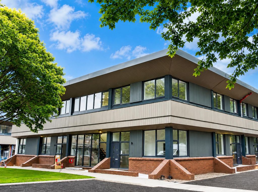Property photo 1 of 9 c99Bd865-B8Be-4645-8A71-Afa5d1312d22.Png