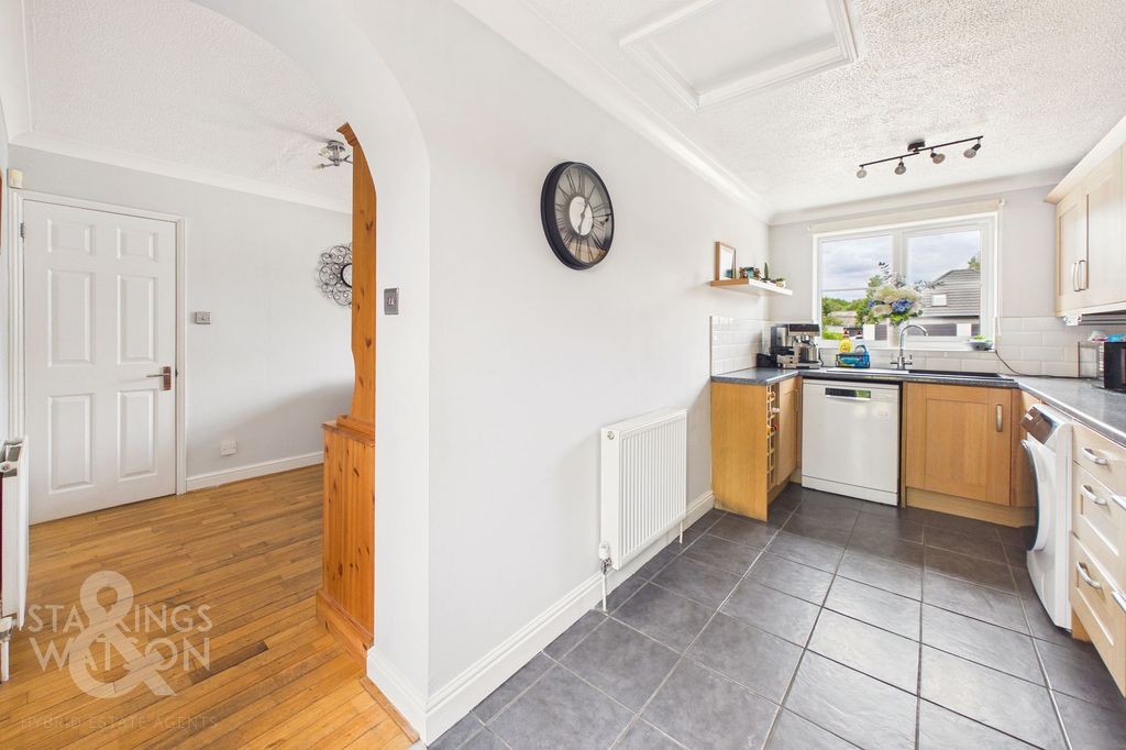 Property photo 2 of 23