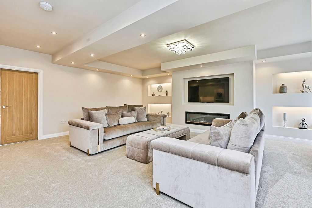 Property photo 2 of 20 Living Room