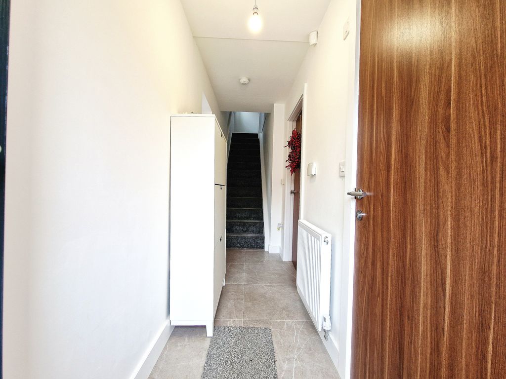 Property photo 2 of 31