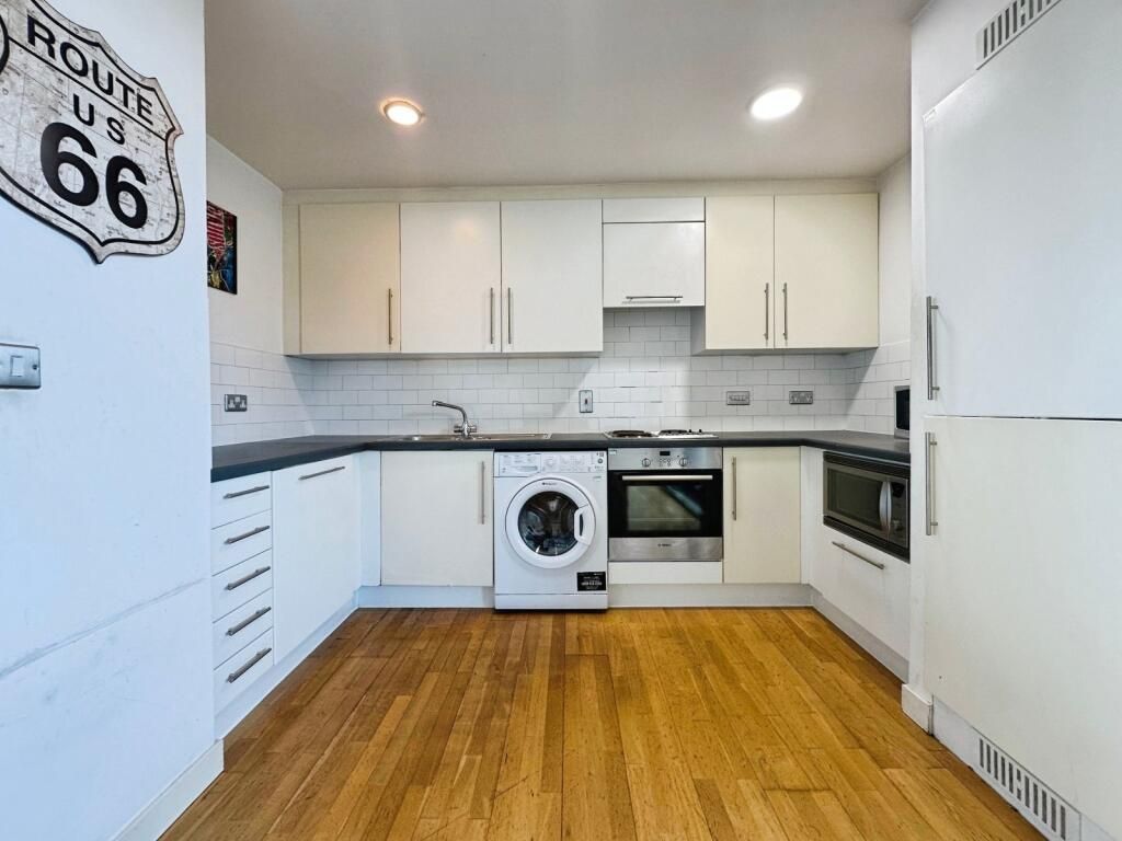 Property photo 1 of 4 1 Bed Flat To Rent Akerman Road, London Sw9