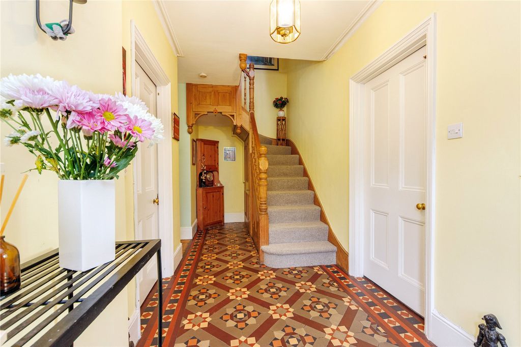 Property photo 3 of 34 Picture No. 10