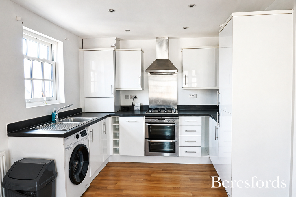 Property photo 2 of 8 Kitchen