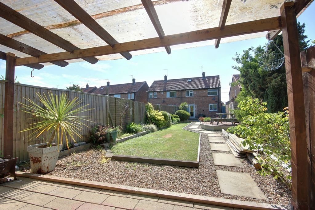 Property photo 2 of 17 1 Garden C