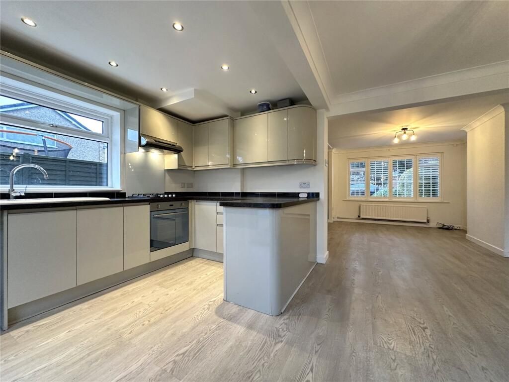 Property photo 1 of 10 3 Bed Detached House To Rent Greenfield Link, London Cr5