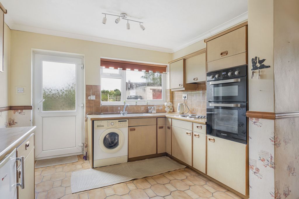 Property photo 2 of 18