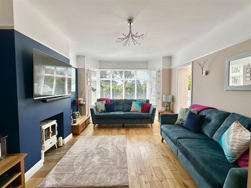 Property photo 2 of 28
