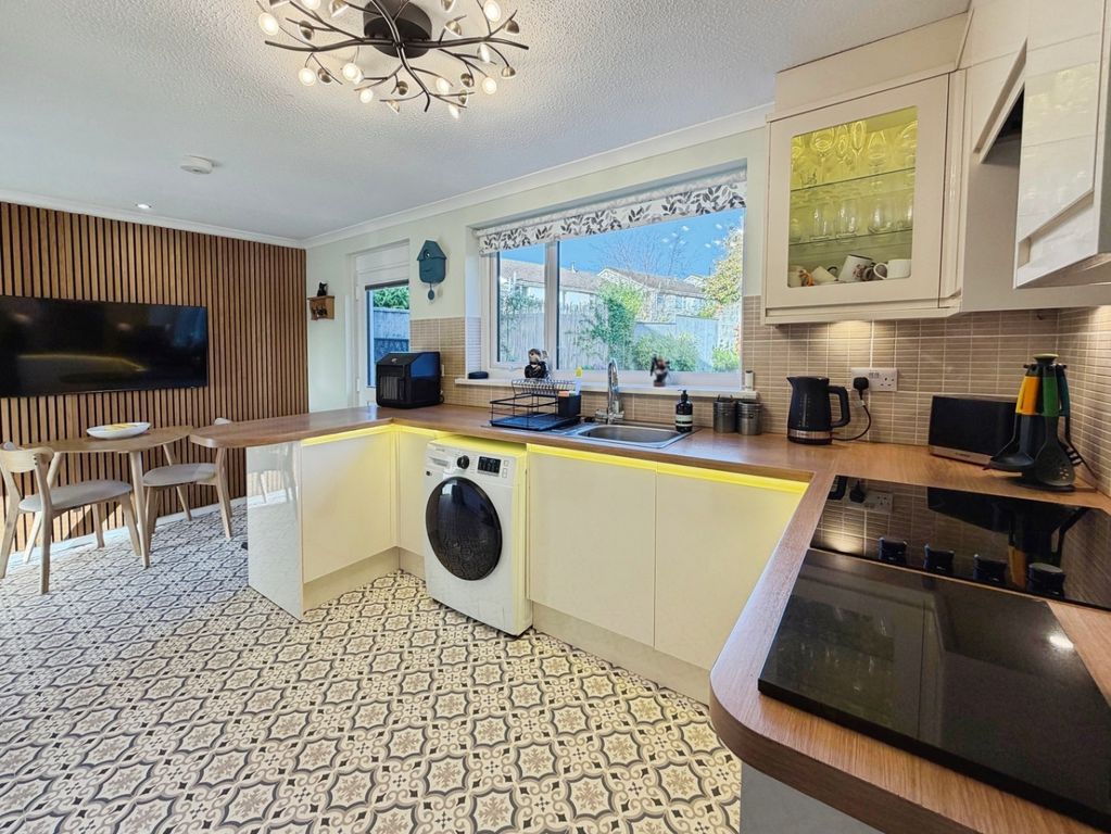 Property photo 2 of 17 5555669