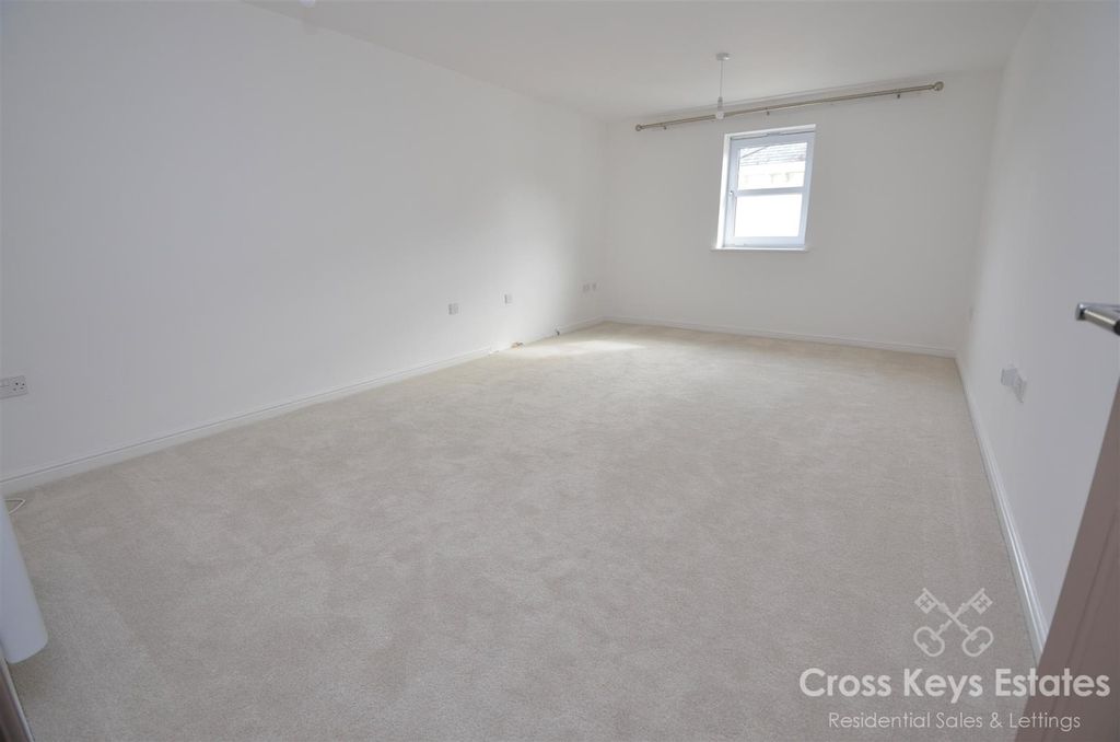Property photo 3 of 19 Living Room