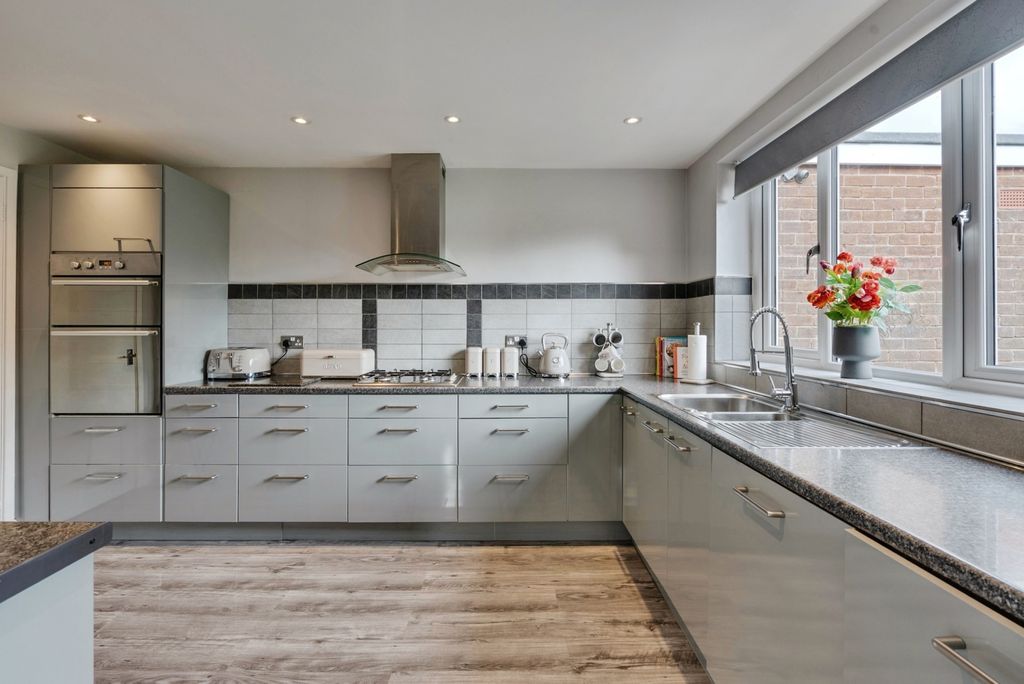 Property photo 3 of 14 Pbox-Img.Jpg