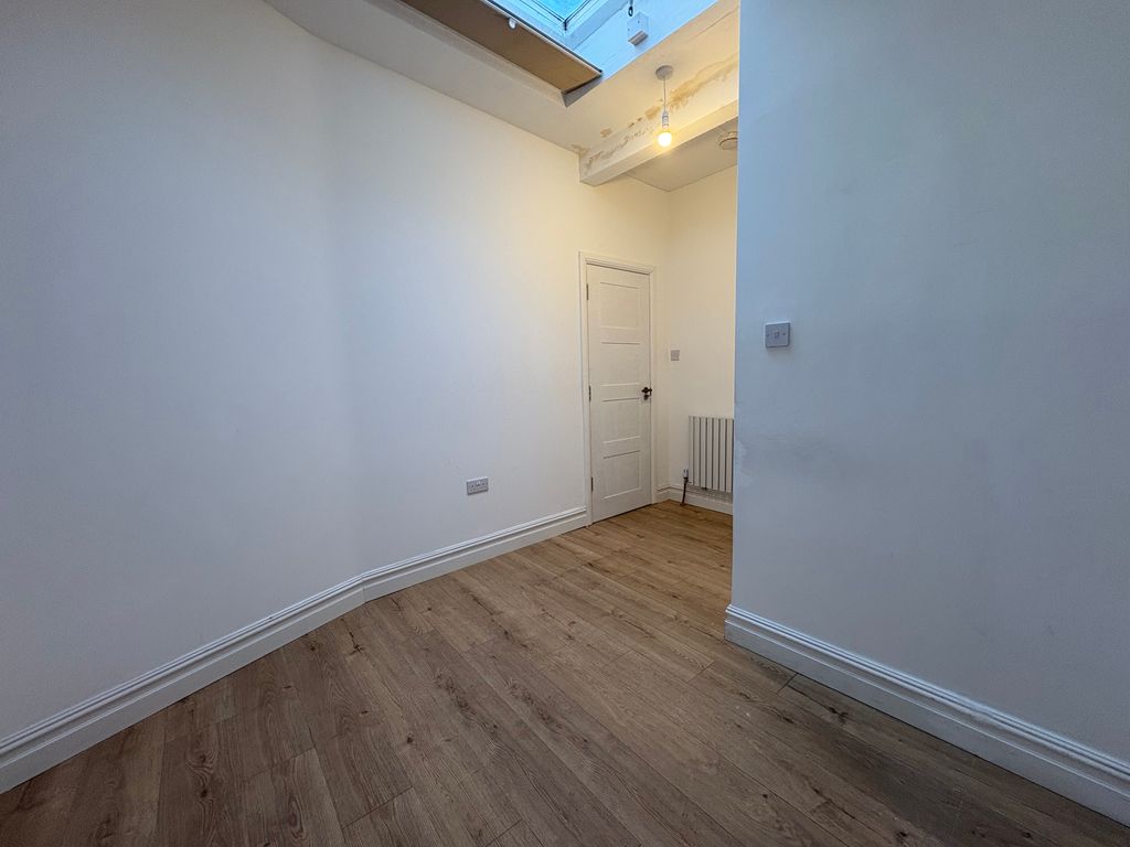 Property photo 3 of 5 Img_4037