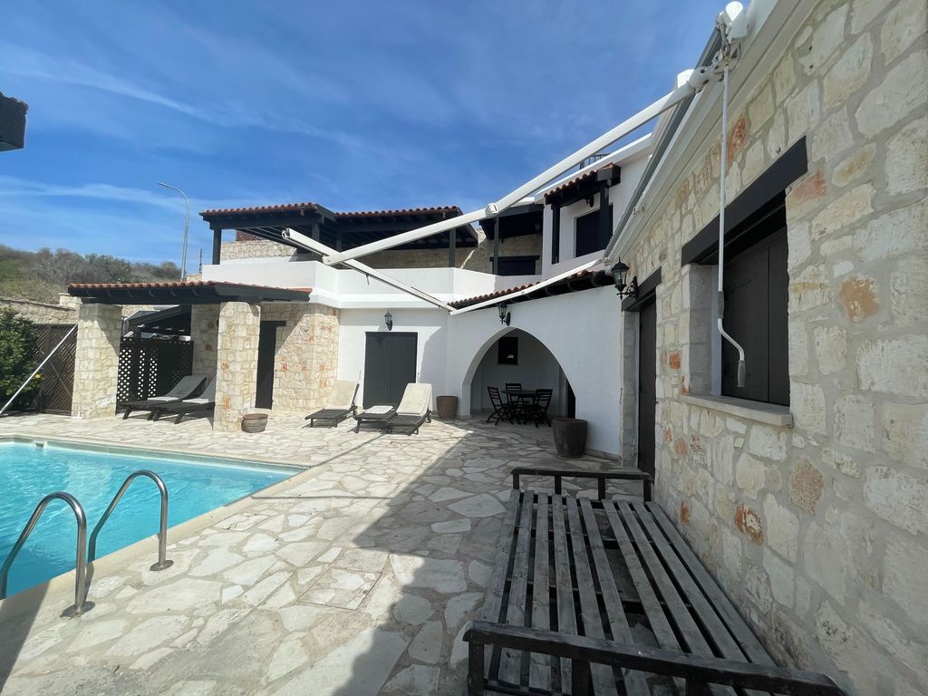 Property photo 1 of 11