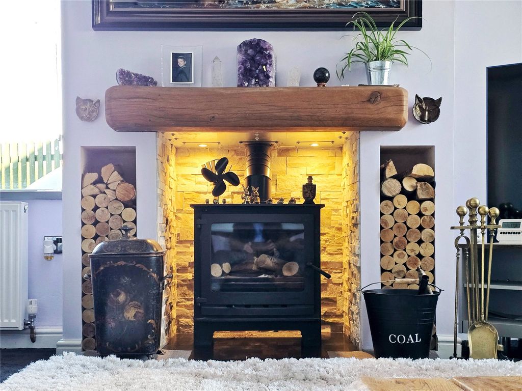 Property photo 3 of 33 Feature Modern Stove