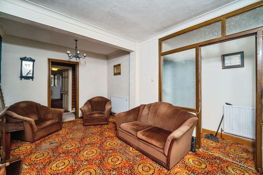 Property photo 3 of 13 Lounge 1 Pic 2