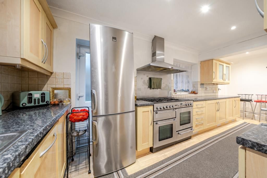 Property photo 3 of 18 Kitchen