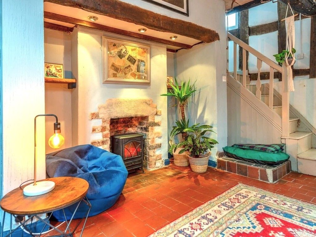 Property photo 3 of 14 Lounge